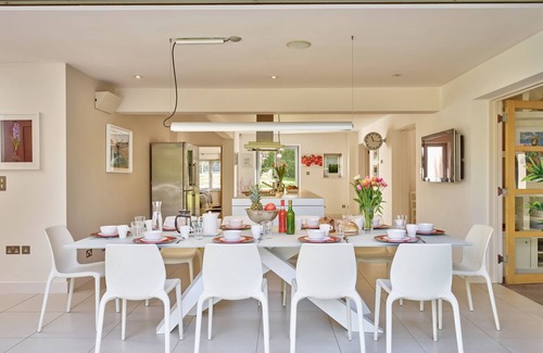 Cheltenham House | Discover the Perfect Family Retreat in Cheltenham Cotswolds