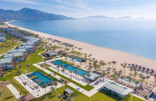 Cam Lam Apartment | Beautiful 5-Star Beach Resort with Pool and Family Amenities