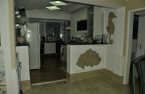 Morro do Maluf Apartment | Beautiful Apartment with Spa, Kitchen & Perfect 10 Rating