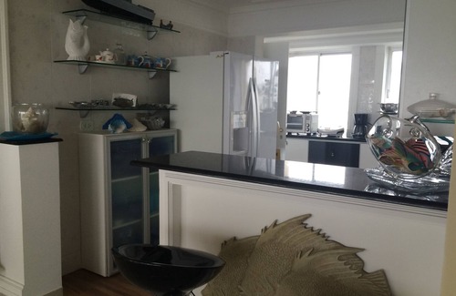 Morro do Maluf Apartment | Beautiful Apartment with Spa, Kitchen & Perfect 10 Rating