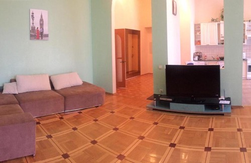 Lypky Apartment | Beautiful House with Hot Tub & Pet-Friendly Amenities