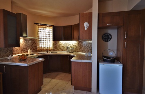 Sitia Apartment | Experience Breathtaking Sunsets in Family-Friendly Retreat