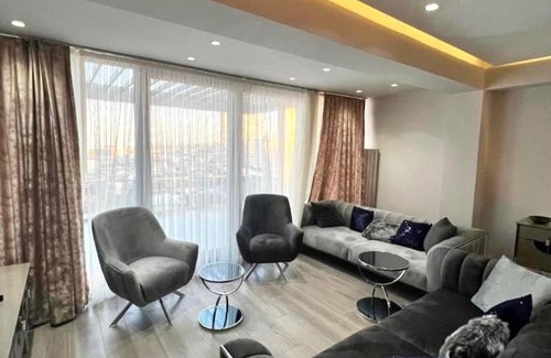 Esenyurt Apartment | Elegant House in Istanbul with Pool & Perfect 10 Rating