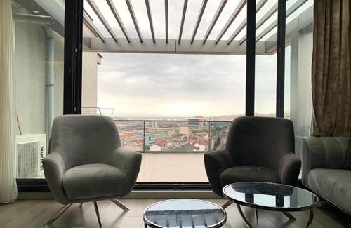 Esenyurt Apartment | Elegant House in Istanbul with Pool & Perfect 10 Rating