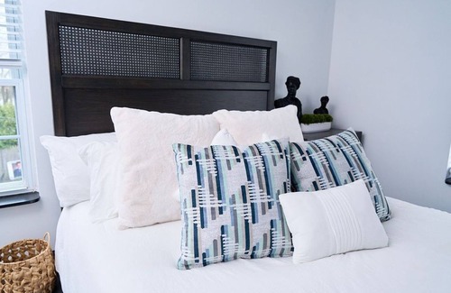 Lake Como House | Indulge in The Saint Noah: A Premier Belmar Retreat
