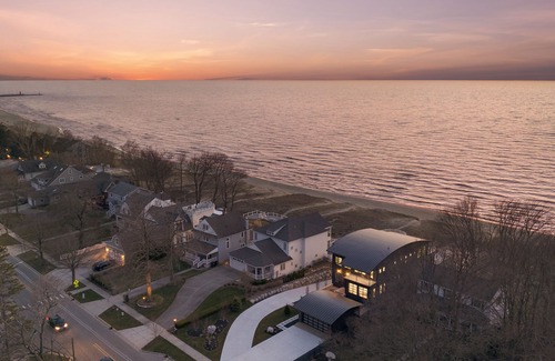 South Haven House | Beautiful Lake Michigan Home with 5 Bedrooms & Great Amenities