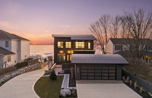 South Haven House | Beautiful Lake Michigan Home with 5 Bedrooms & Great Amenities