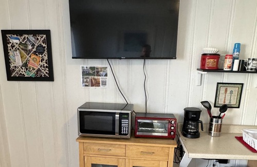 Hampton Apartment | Beachfront Motel: Pet-Friendly with Top Surfing & Amenities