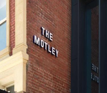 Richmond Hotel | Discover The Motley Hotel: 5-Star Stay with Great Amenities
