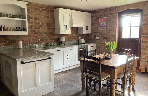 Hay-on-Wye House | Exceptional Views at The Motor House with Kitchen Amenities