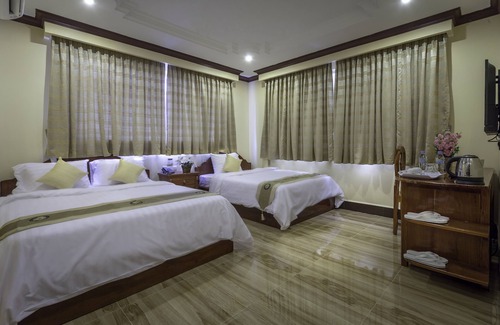 Prampir Makara House | Explore The Mou Hotel: Triple Room with Free Bicycle Usage