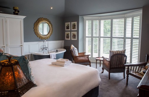Royal Tunbridge Wells Bed & Breakfast | Exceptional Mount Edgcumbe: Guest Rated 9.8, Family-Friendly Stays