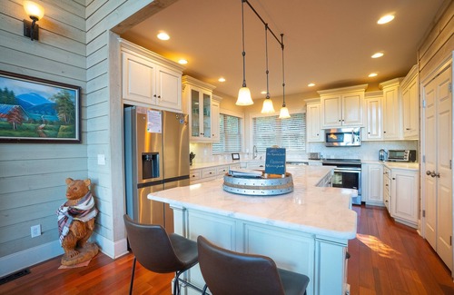 Helen House | Experience The Mount Yonah Castle with Hot Tub & Views