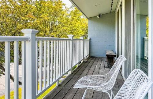 Cranmore Birches House | Explore Comfort at The Mountain House with Pool Access