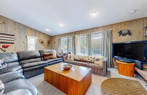 Cranmore Birches House | Explore Comfort at The Mountain House with Pool Access