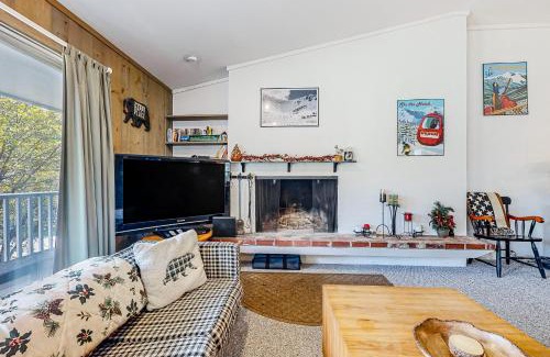 Cranmore Birches House | Explore Comfort at The Mountain House with Pool Access