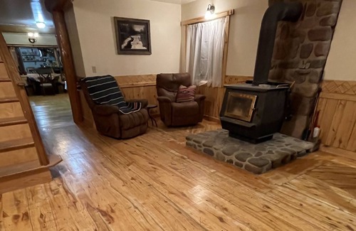 Uinta County House | The Mountain House, w/ hot tub, great views. Starlink