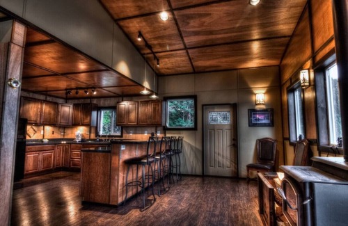 Seward Cabin | Explore Granite Point Mountain Lodge on Beautiful Resurrection Bay