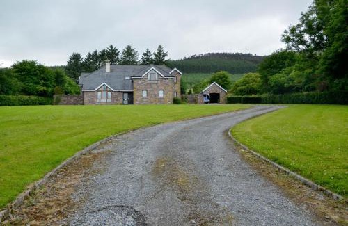 Ninemilehouse House | Mountain Lodge Slievenamon: 4 Bedroom Family Retreat