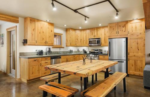Rossland Ski Chalet | Experience The Mountain Project #2: Family-Friendly Retreat