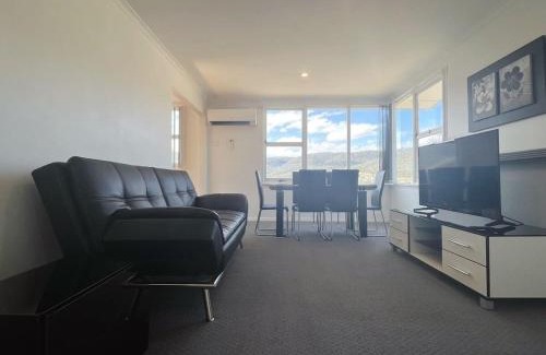 Risdon Vale House | Child-Friendly Escape at The Mountain Riveting House