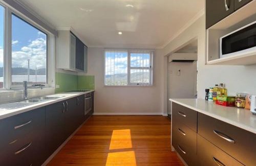 Risdon Vale House | Child-Friendly Escape at The Mountain Riveting House
