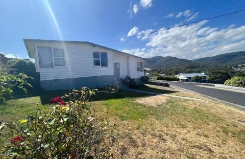 Risdon Vale House | Child-Friendly Escape at The Mountain Riveting House