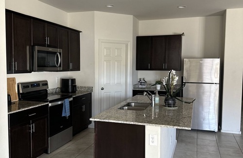 Tolleson House | Relax at The Mountain View Home with Spa & Hot Tub Amenities