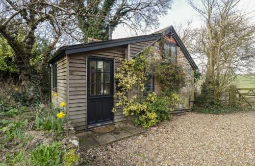 Winterborne Whitechurch House | Cozy Retreat at The Mouse House - Pet Friendly & 4 Stars