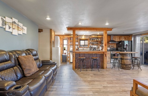 June Lake House | Pet-Friendly Mountain Getaway with Pool & Breakfast Options