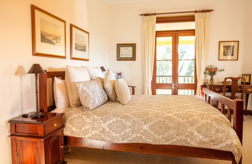 Buckaroo House | Elegant Stay at The Mudgee Homestead Guesthouse with Pool