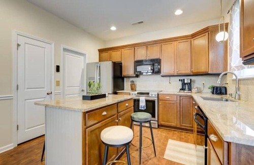 North Charleston House | Mulberry Home: Family-Friendly Stay with Scenic Pond Views