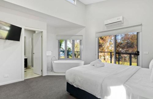 Mulwala House | Family-Friendly Getaway at The Mulwala Townhouse