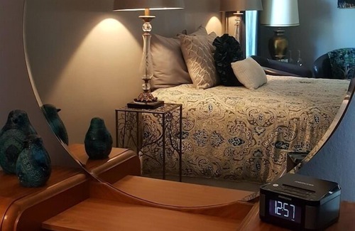 Bay View Bed & Breakfast | Relax at The Muse Gallery Guesthouse with Spa and Dining