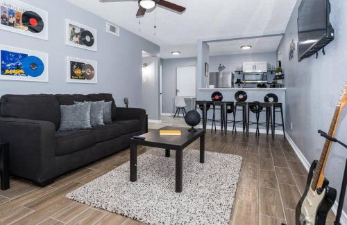 South Central Houston Apartment | The Music Room Tsu,NRG,MedCtr,Concerts,rodeo