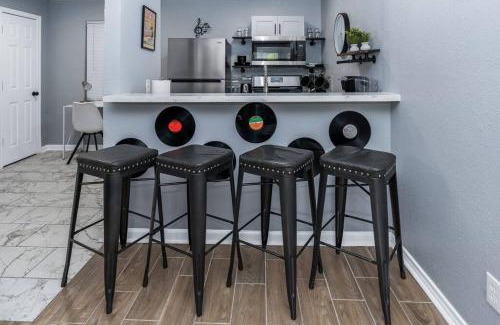 South Central Houston Apartment | The Music Room Tsu,NRG,MedCtr,Concerts,rodeo
