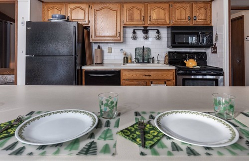 Tomahawk House | Experience Northwoods Sunrise Lakehouse with Oceanfront Views