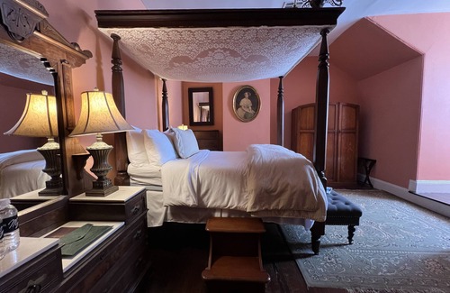 St. Francisville Bed & Breakfast | Experience The Myrtles Plantation: 4-Star Retreat with Dining