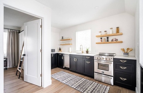 Delafield Apartment | Dog Friendly Nagawicka Loft with Prime Location & Rentals
