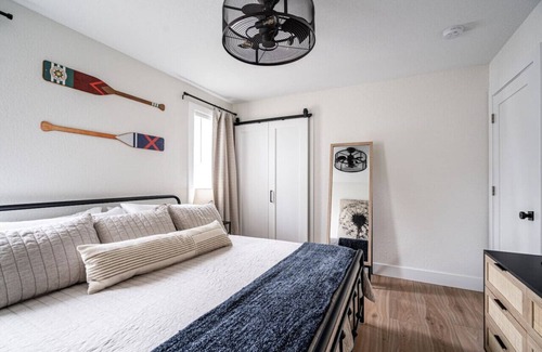 Delafield Apartment | Dog Friendly Nagawicka Loft with Prime Location & Rentals