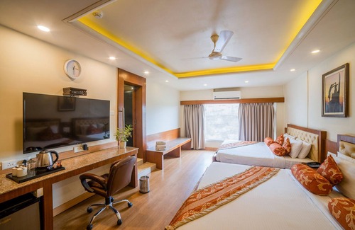 Nagpur Hotel | Relaxing Getaway at The Nagpur Ashok with Pool & Dining
