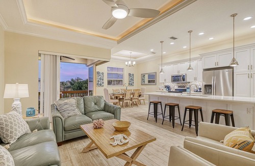 Siesta Key House | Pet-Friendly Nautilus with Pools, Steps from the Beach