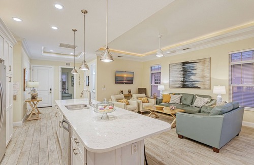 Siesta Key House | Pet-Friendly Nautilus with Pools, Steps from the Beach