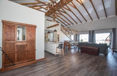 Kleinmond House | Oceanfront Retreat at The Neighbours - Kleinmond, 9/10 Rated