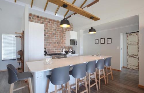 Kleinmond House | Oceanfront Retreat at The Neighbours - Kleinmond, 9/10 Rated