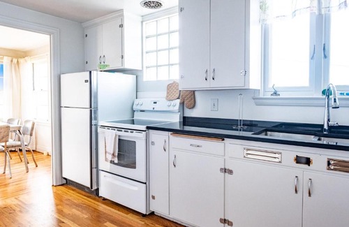 Sheridan Apartment | Family-Friendly Retreat at The Nelson Inn with Excellent Ratings