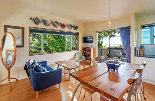 Nelson Apartment | Explore The Nelson's Lookout: Pet-Friendly 4-Star Retreat