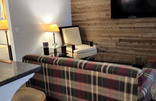 Findlay Apartment | Immaculate Nest: Cozy Newly Remodeled Apartment Awaits