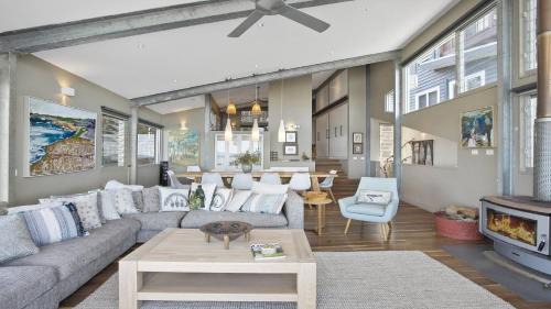 Box Head House | Cozy Retreat at The Nest at Killcare for Families & Pets