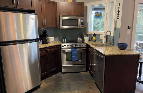 Regional District of Nanaimo Condo | Oceanview Retreat: The Nest at Nanoose Bay with Hot Tub